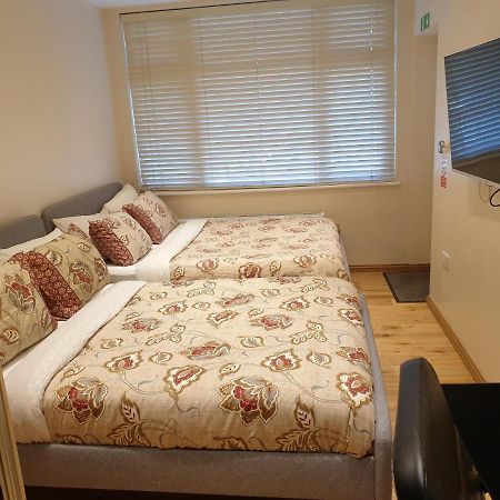 London Luxury Apartments 1Min Walk From Underground, With Free Parking Free Wifi Buitenkant foto