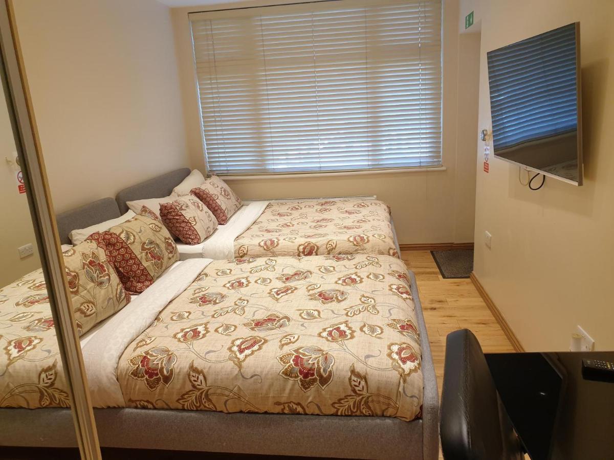 London Luxury Apartments 1Min Walk From Underground, With Free Parking Free Wifi Buitenkant foto